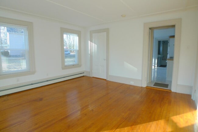 Building Photo - 83 Main St