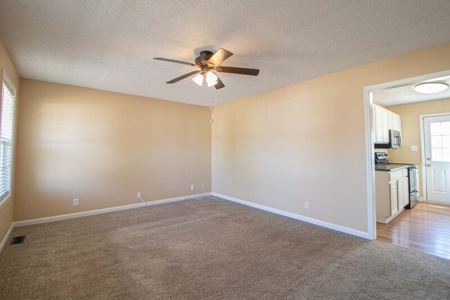 Building Photo - 207 Ruf Dr