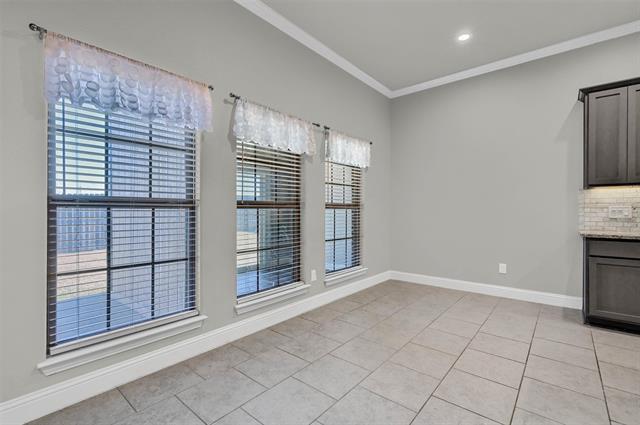 Building Photo - 2401 Southridge Ln