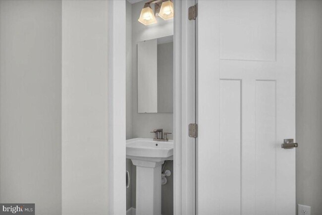 Building Photo - 76 SAND HILLS Dr