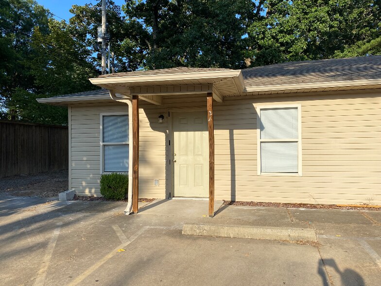 Primary Photo - 2151 Hamilton St