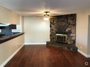Building Photo - 3 bedroom in East Modesto!
