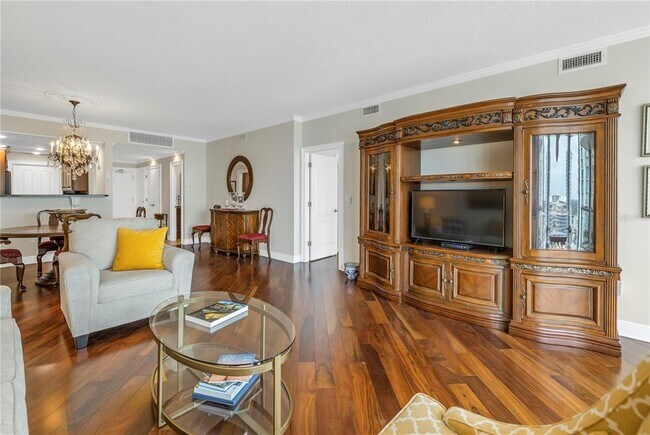 Building Photo - 1 Beach Dr SE