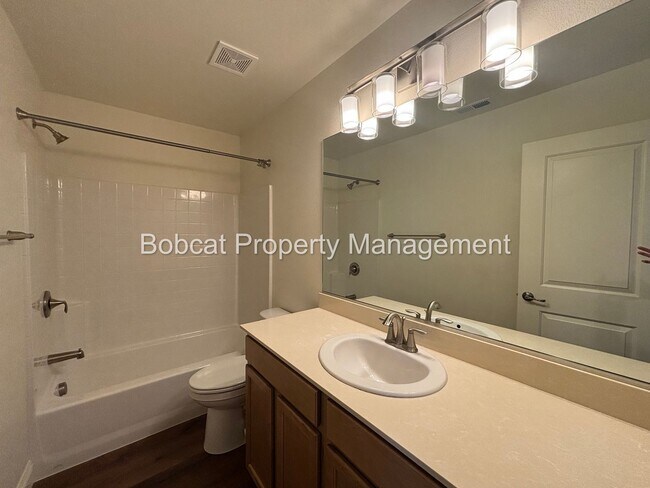 Building Photo - 3 Bed, 2.5 Bath, Townhome Located in Carson City - Mills Landing Community