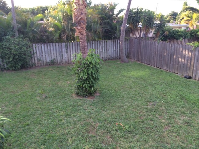 Building Photo - 1433 NE 17th Terrace