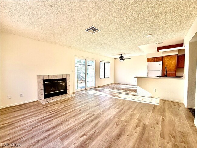 Building Photo - 2063 Waverly Cir