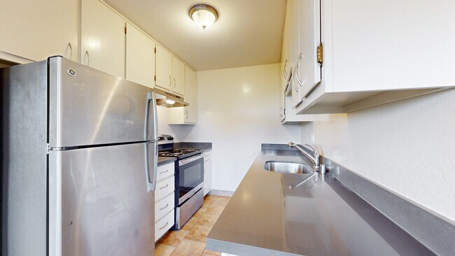 Building Photo - 702 Presidio Ave