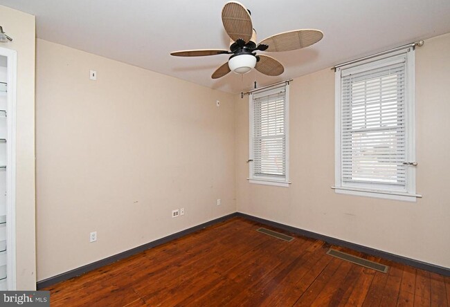 Building Photo - 470 Emmett St