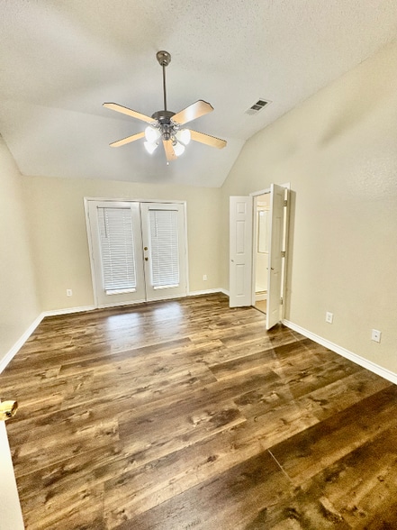 Building Photo - 385 Westward Dr