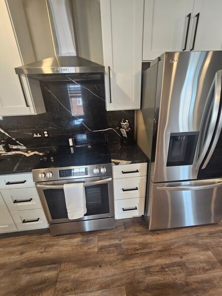 Building Photo - 223 Main St