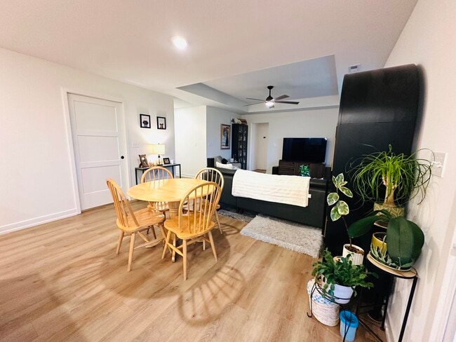 Building Photo - 7671 N Rainbow Dr