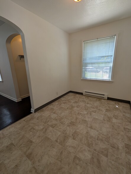 Building Photo - 428 S 10th Ave