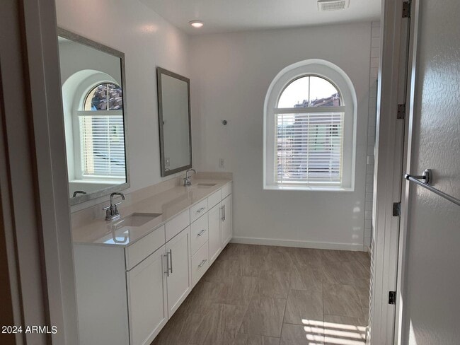 Building Photo - 4077 S Sabrina Dr