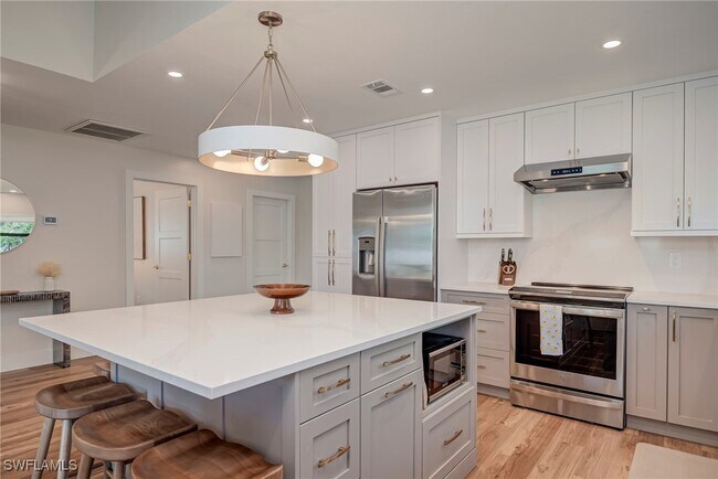 Building Photo - 577 98th Ave N