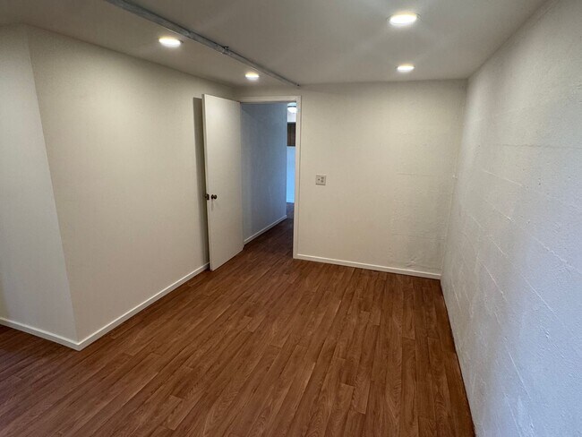 Building Photo - 3 bed/2 Bath, Spacious Home in Mount Verno...