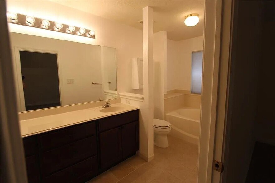 Building Photo - 22715 Bridgewater Dr
