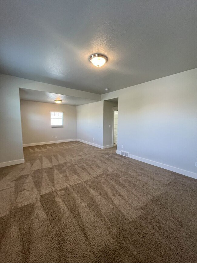 Building Photo - 2297 W 670 S