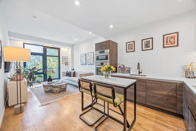 Building Photo - 1110 Madison St