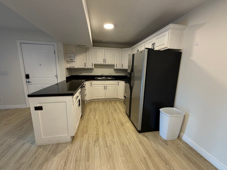 Building Photo - 372 S 930 W