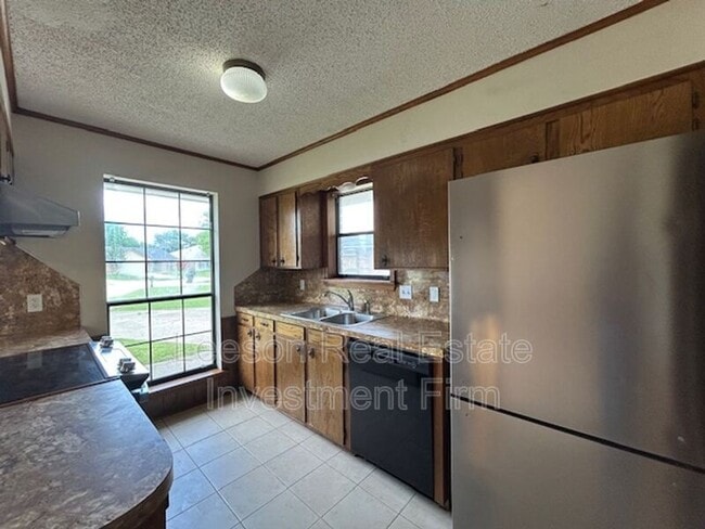 Building Photo - 5410 Mary Dr