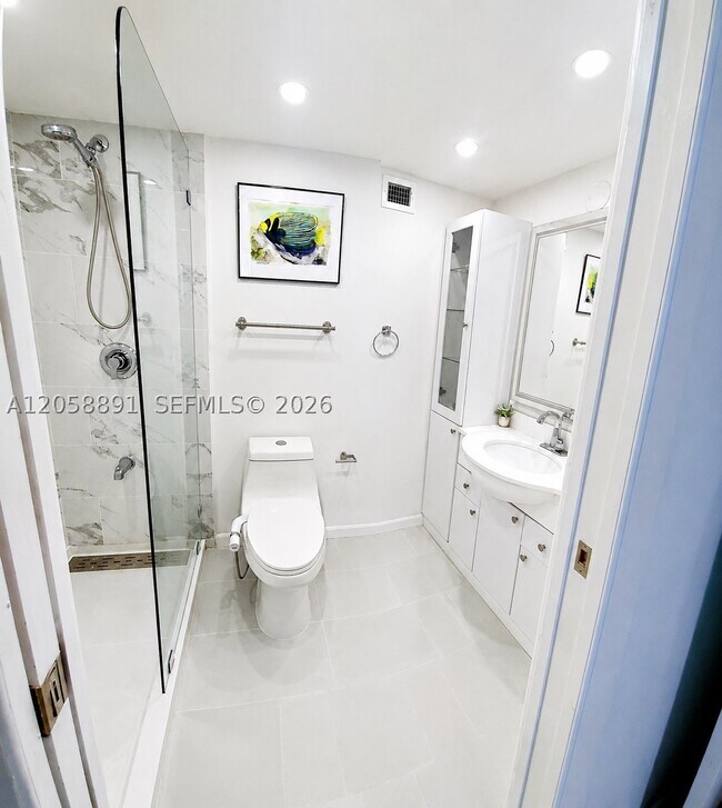 Building Photo - 2655 Collins 2306