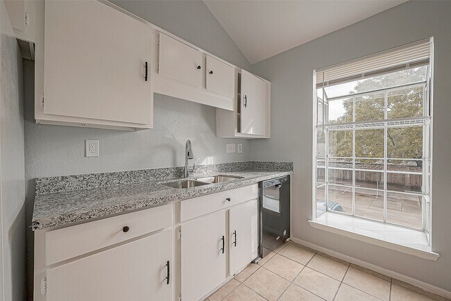 Building Photo - 9809 Richmond Ave.