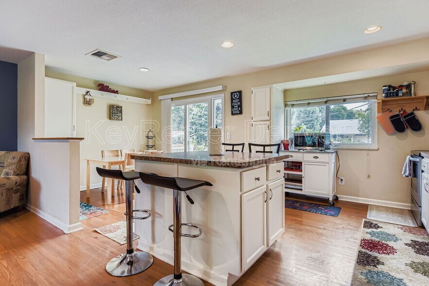 Building Photo - 2796 S Quay Way