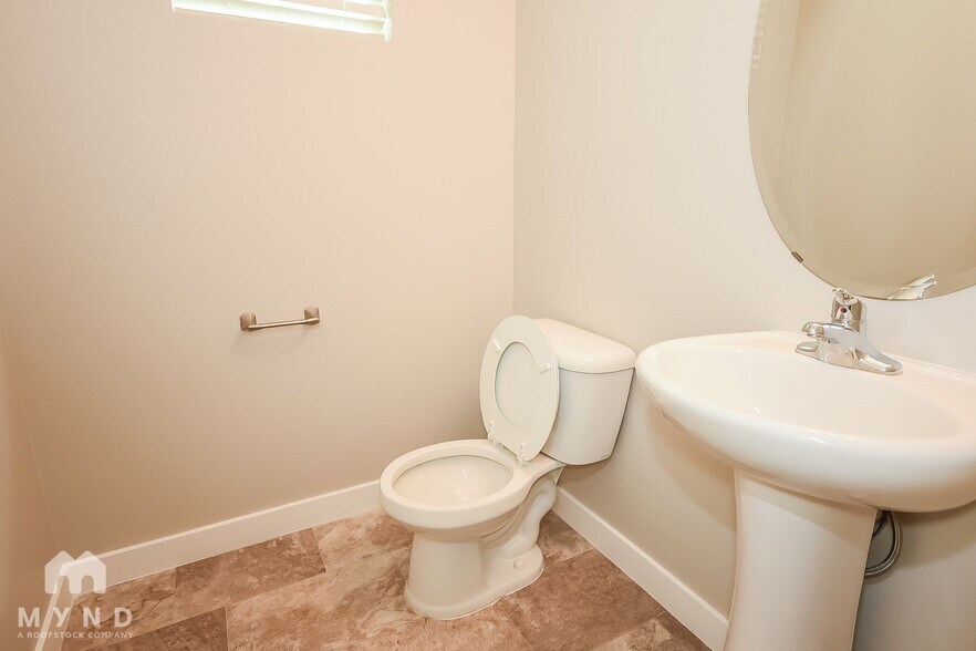 Building Photo - 961 Stonehaven Dr