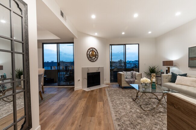 Building Photo - 828 S Bedford St