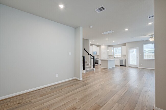 Building Photo - 1526 Lakeline Oak Dr