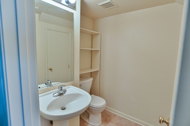 Building Photo - 3 Bedroom Single Family in Midtown with Pa...