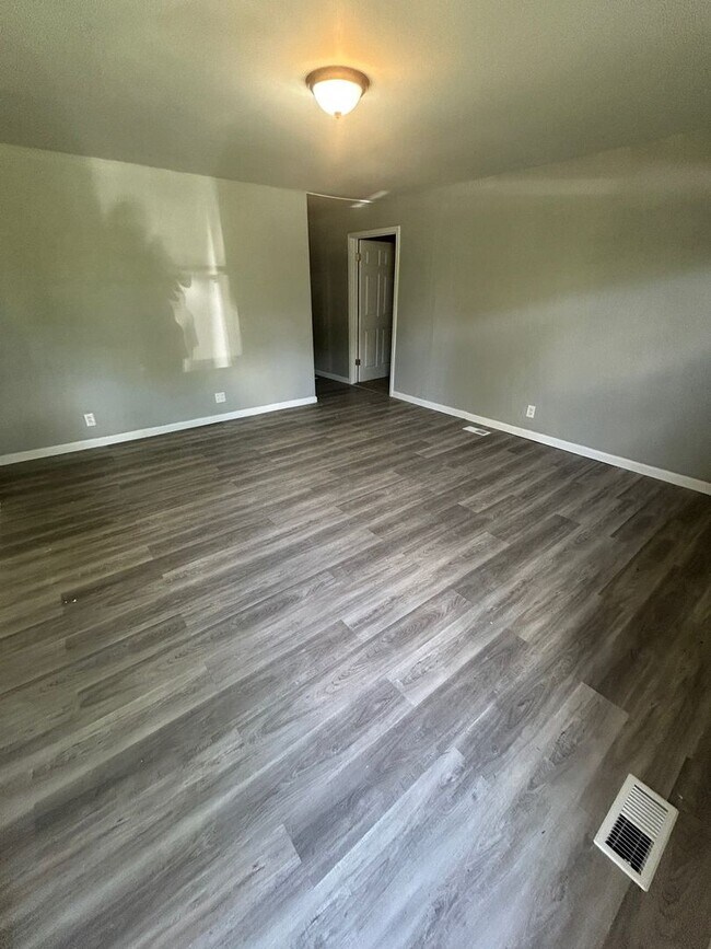 Building Photo - 725 St Norbert Dr