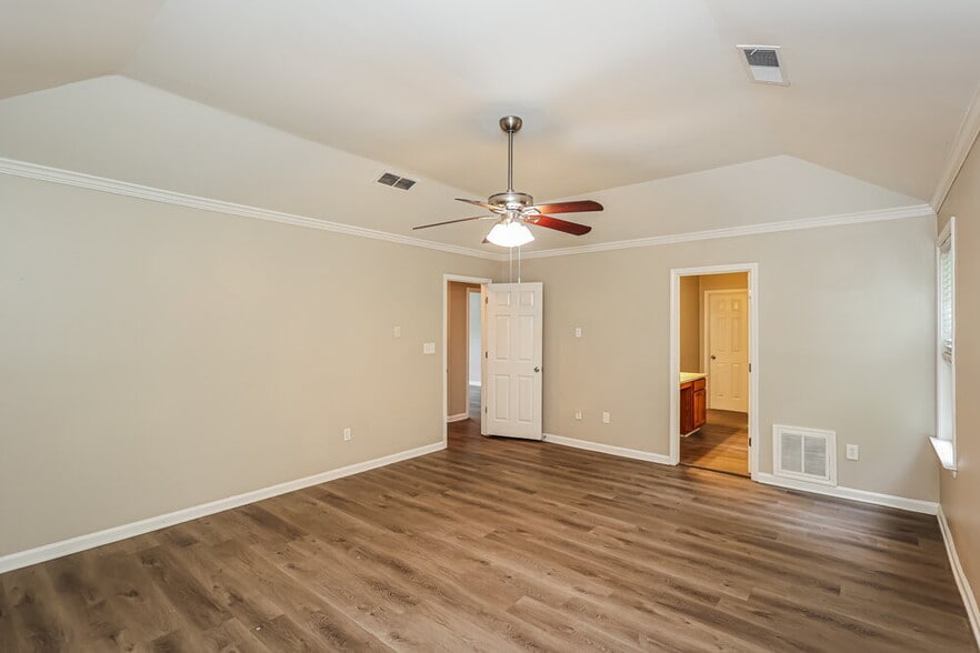 Building Photo - 4970 Promenade Dr SW