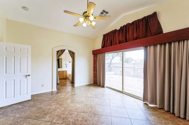 Building Photo - Spacious 4BR House in Tucson