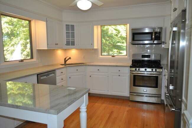 Building Photo - 59 Byron Dr