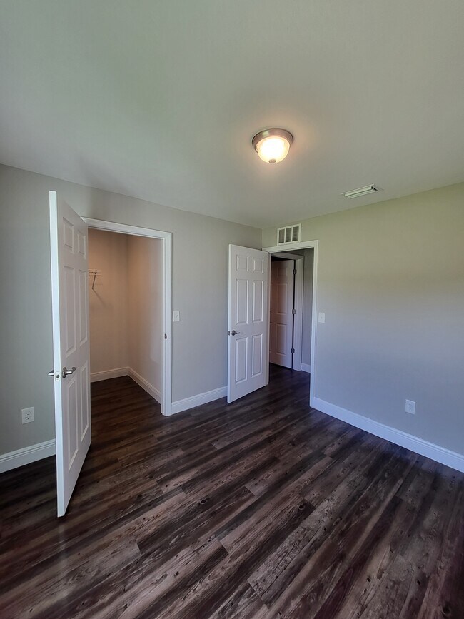 Building Photo - 9031 S Indio Cir