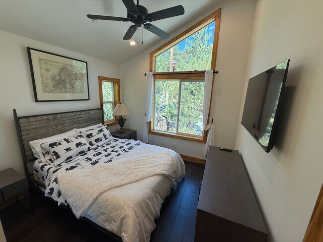Building Photo - Stunning 4-Bedroom Home with Amazing Views, EV Charger & Solar in Big Bear!