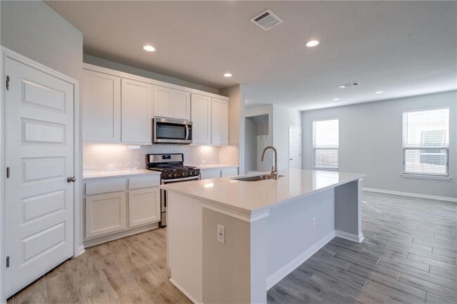 Building Photo - 2205 Limestone Lake Dr