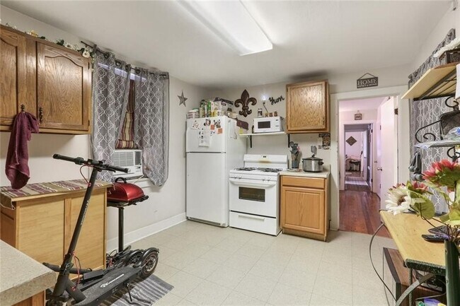 Building Photo - 522 Aurora Ave