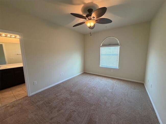 Building Photo - 1001 Zodiac Ln