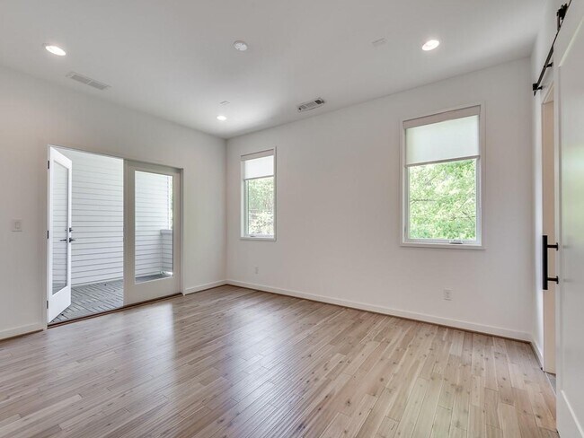 Building Photo - 520 Wabash Ave NE