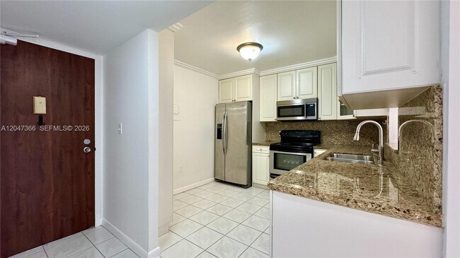 Building Photo - 130 S Shore Dr