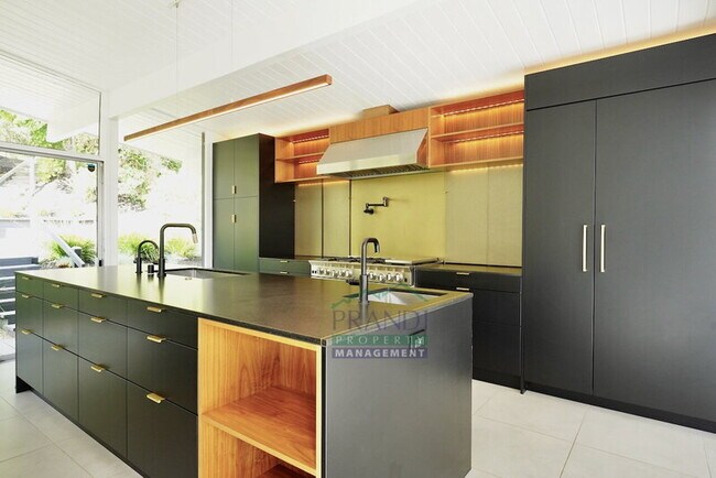 Building Photo - 18 Anchorage Ct