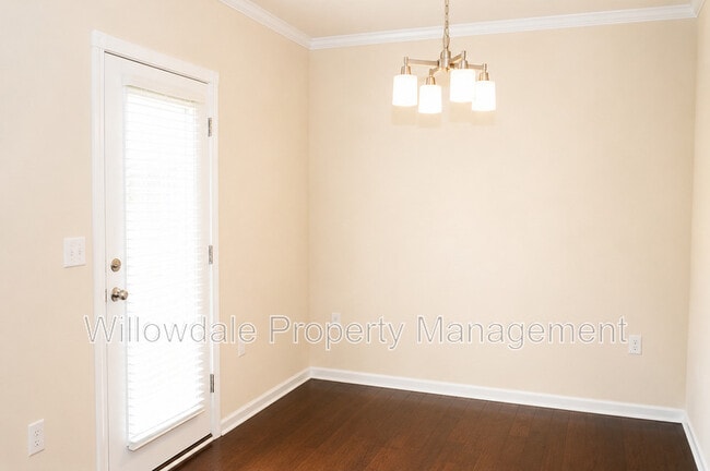 Building Photo - 2132 Chipley Dr