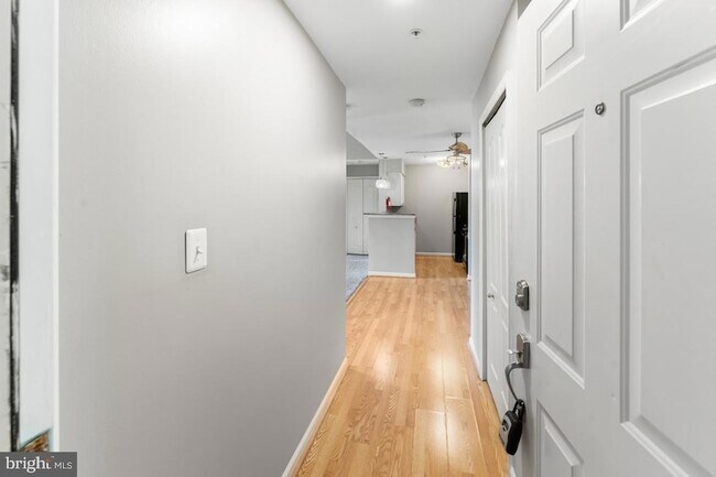 Building Photo - 8921 Town Center Cir
