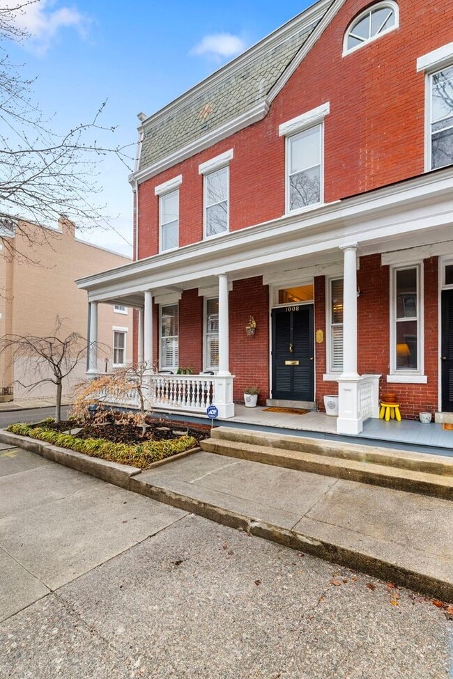 Building Photo - Beautiful 3 Bedroom Corner Lot on West Ave! ***Available 08/10/2026***