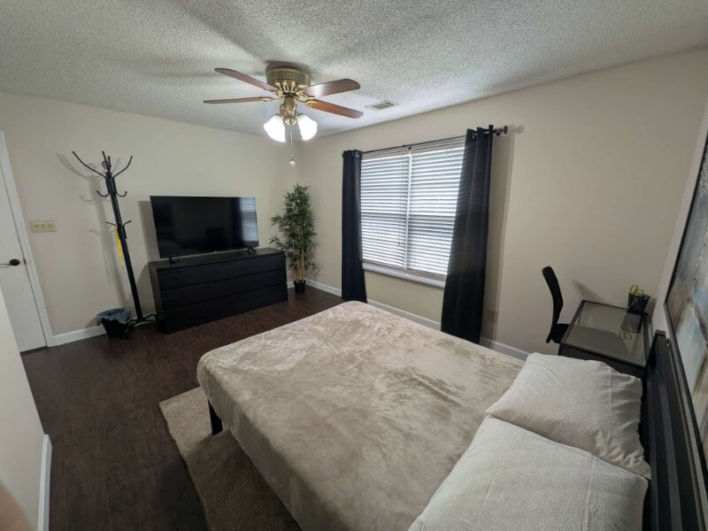 Building Photo - 132 Sussex Dr