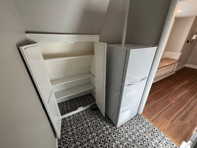 Building Photo - 479 State St