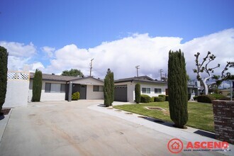 Building Photo - Charming Home Off Ming and Stine!