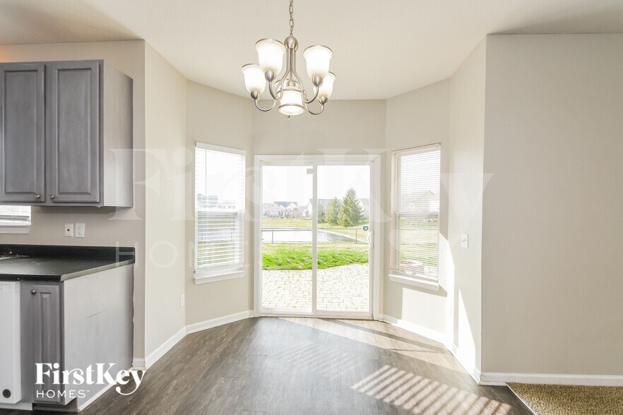 Building Photo - 8728 N Springview Dr